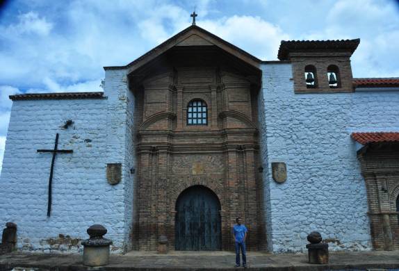 Visitando antigo monastério em Villa de Leyva, na Colômbia